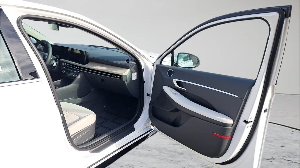 Used 2026 White Hyundai SEL image 13