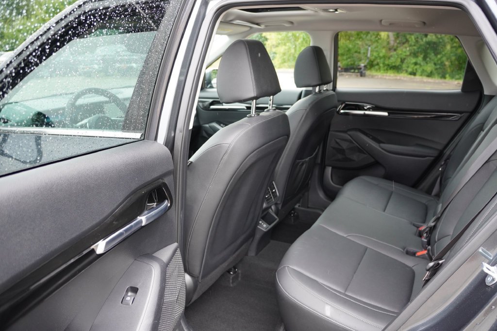 Used 2024 Gravity Gray Kia EX image 16