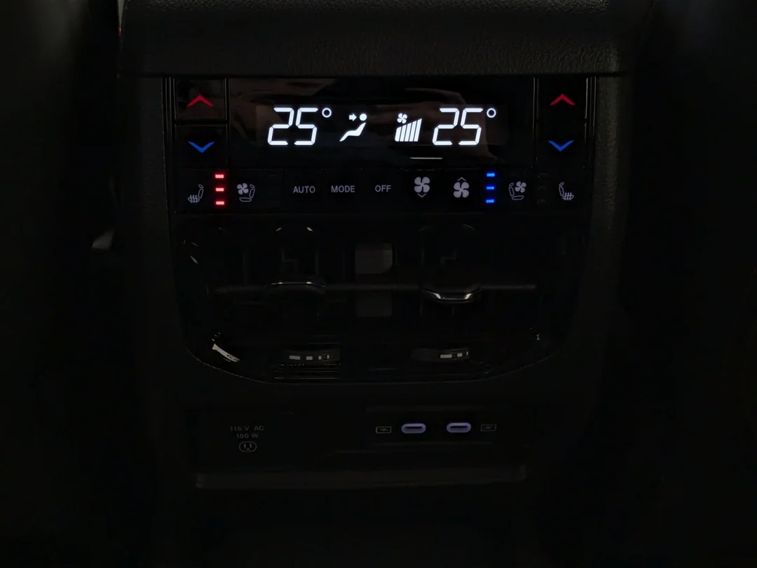 New 2026 White Jeep Summit - - 4x4 - Pano Sunroof - Palermo Lthr - Head-Up Display - Night Vision & More! image 36