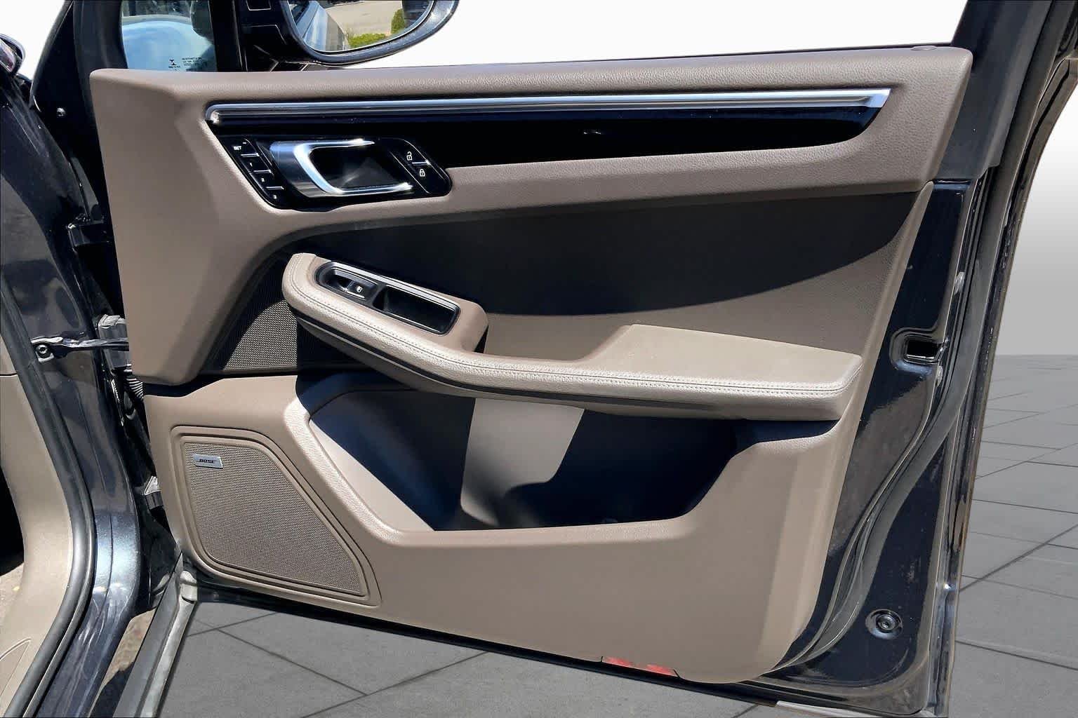 Used 2022 White Porsche  image 21