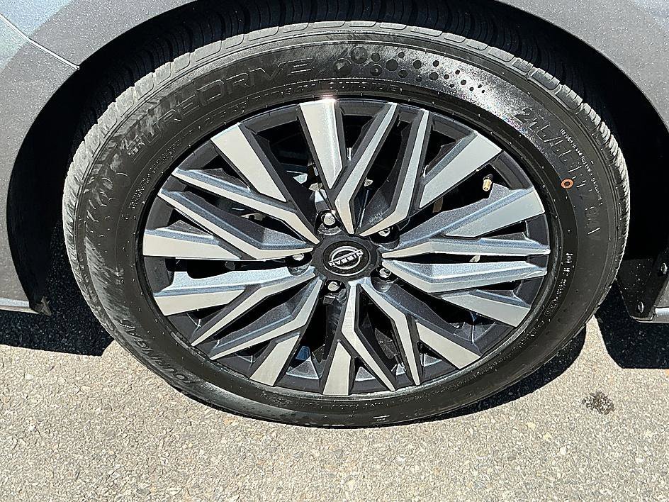 Used 2024 Gun Metallic Nissan 2.5 SV image 8