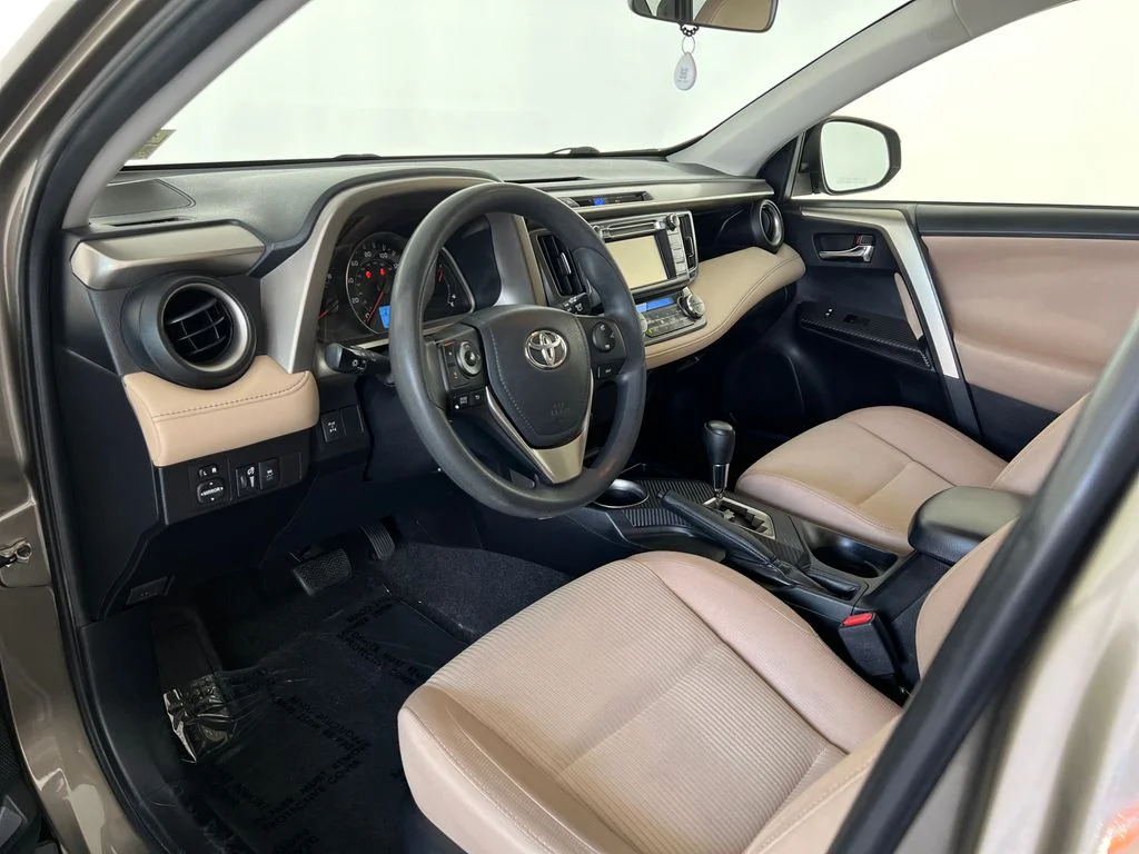 Used 2014 Brown Toyota XLE image 19