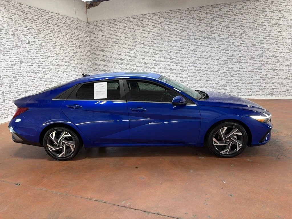 Used 2025 Intense Blue Hyundai SEL Convenience image 8