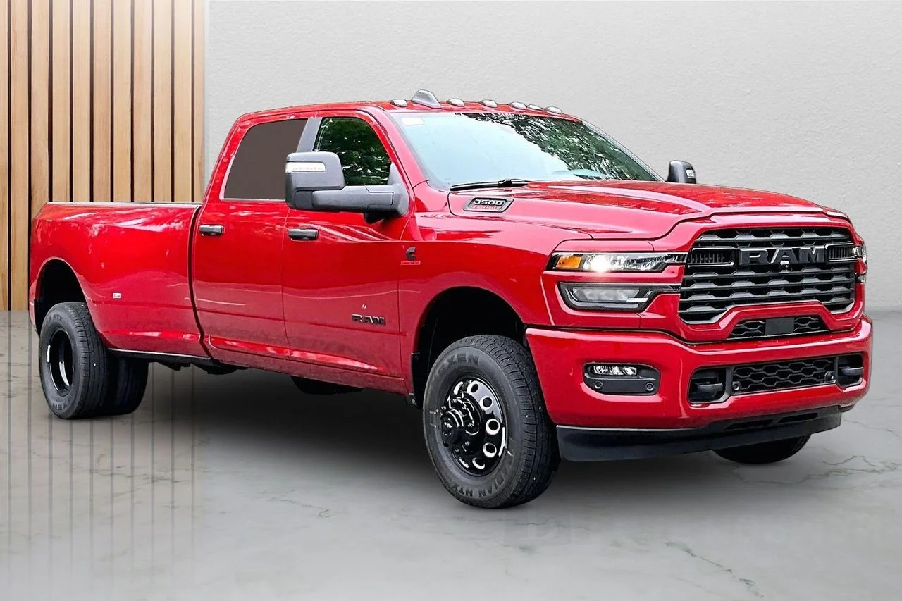 New 2026 Molten Red Pearl-Coat Exterior Paint RAM Big Horn image 2