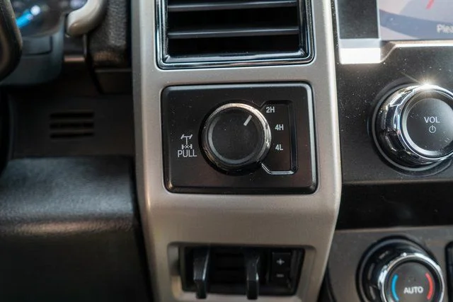 Used 2020 White Ford Lariat image 30