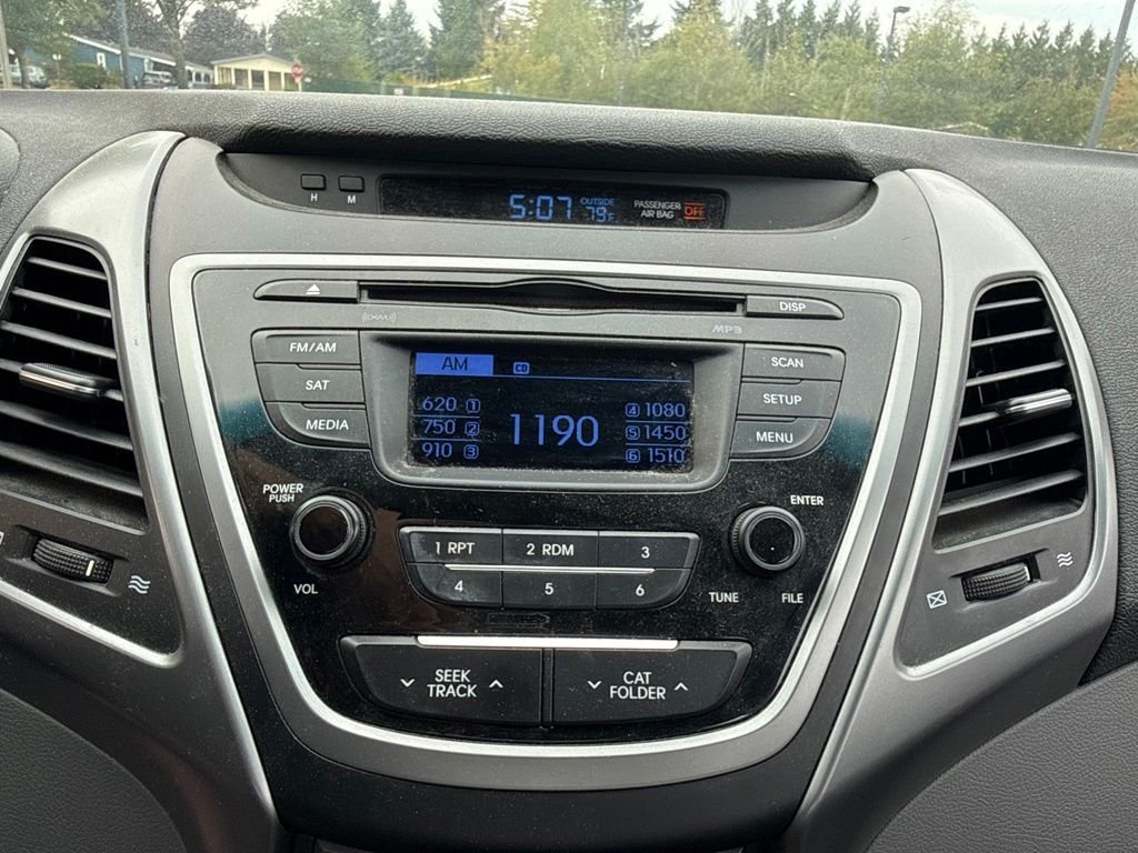 Used 2016 Shale Gray Metallic Hyundai SE image 12