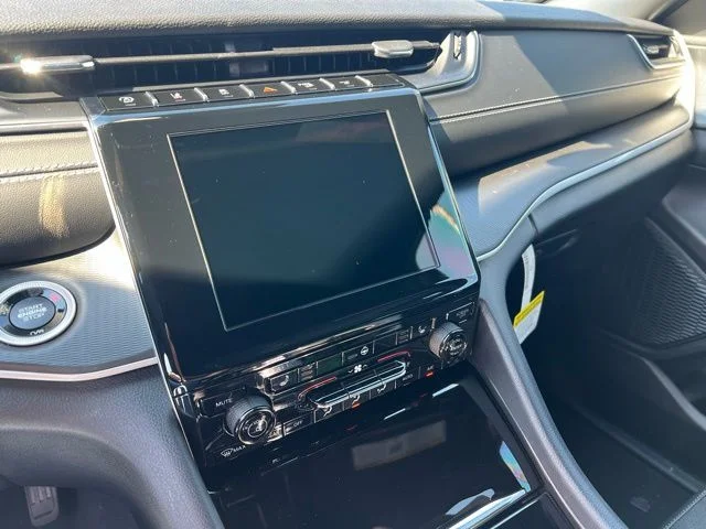 2025 Jeep Grand Cherokee Altitude - Photo 25