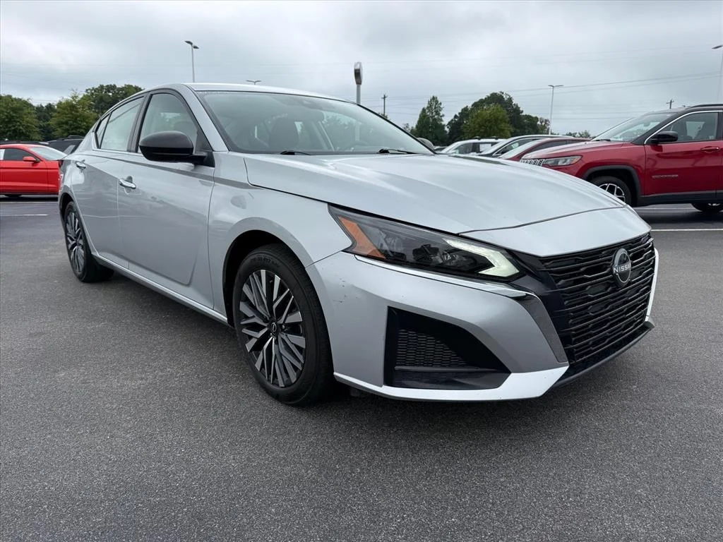 Used 2024 Silver Nissan 2.5 SV image 2