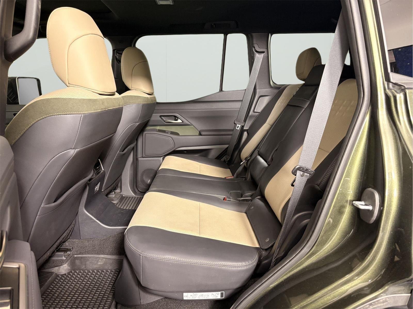 Used 2025 Nori Green Pearl Lexus GX 550 Overtrail image 15