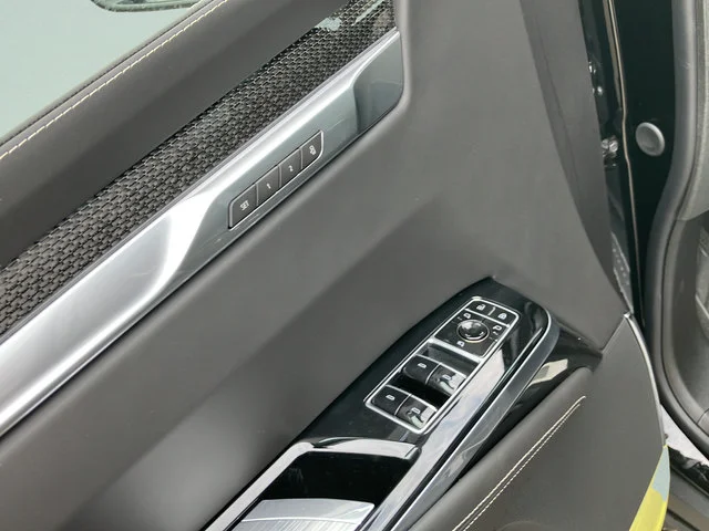 2026 Cadillac Escalade V-Series - Photo 25