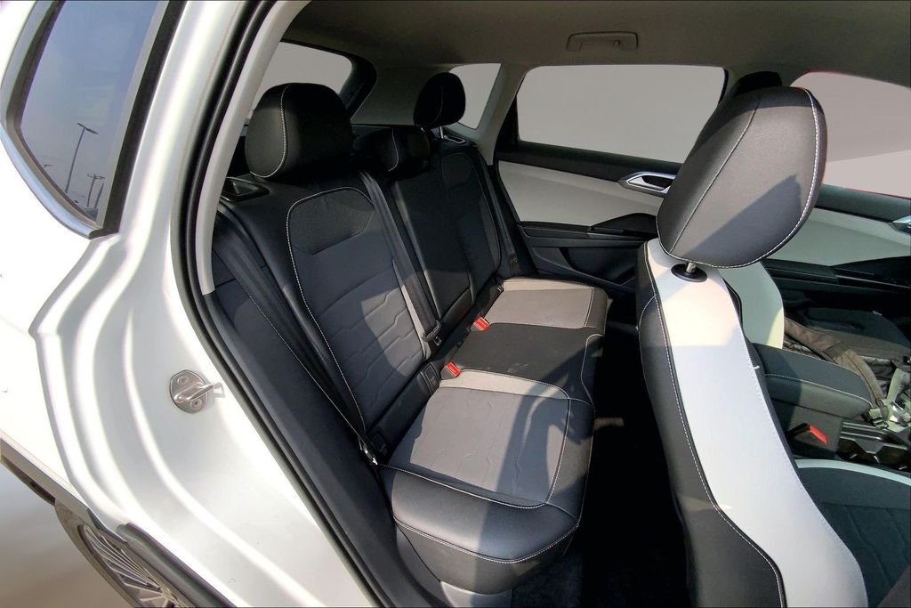 Certified Used 2025 Pure White Volkswagen 1.5T SE image 26