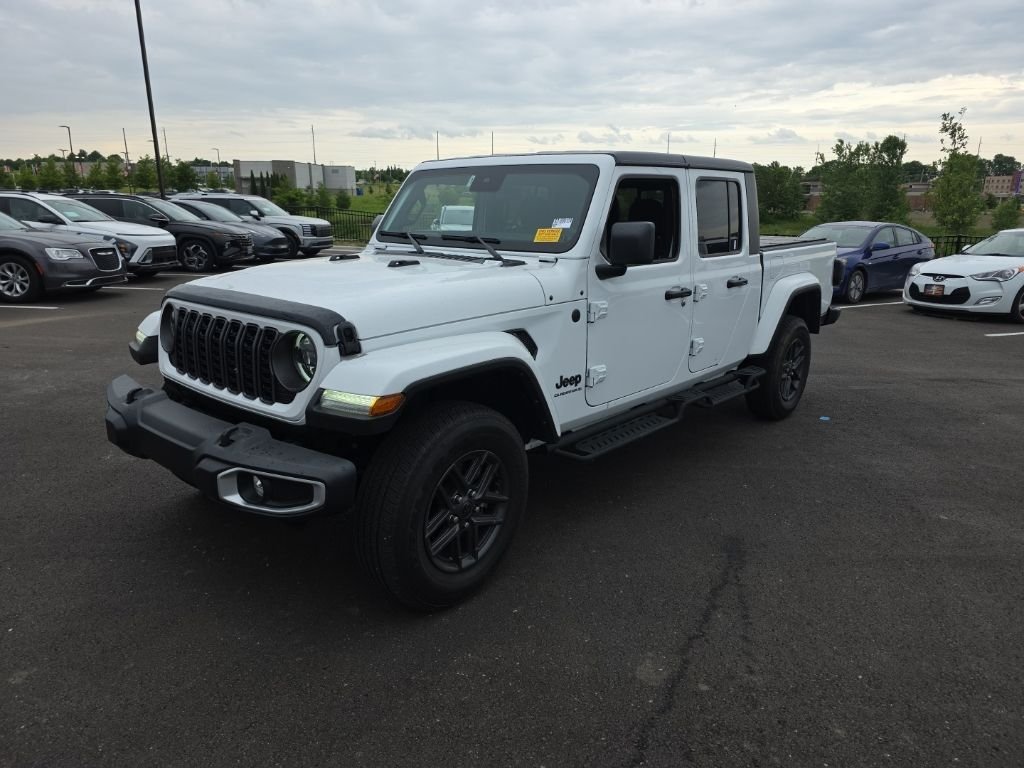 2024 Jeep Gladiator Sport S's photo