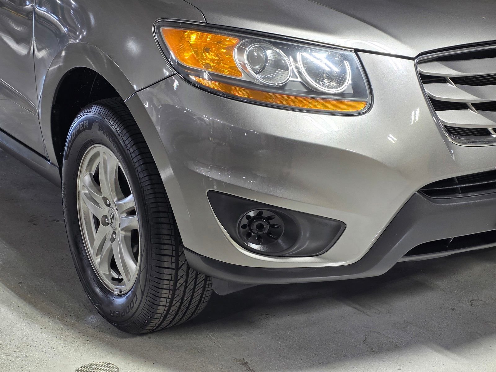 Used 2011 Mineral Gray Hyundai GLS image 10
