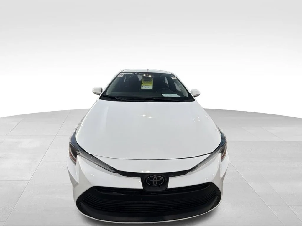Used 2025 White Toyota LE image 10