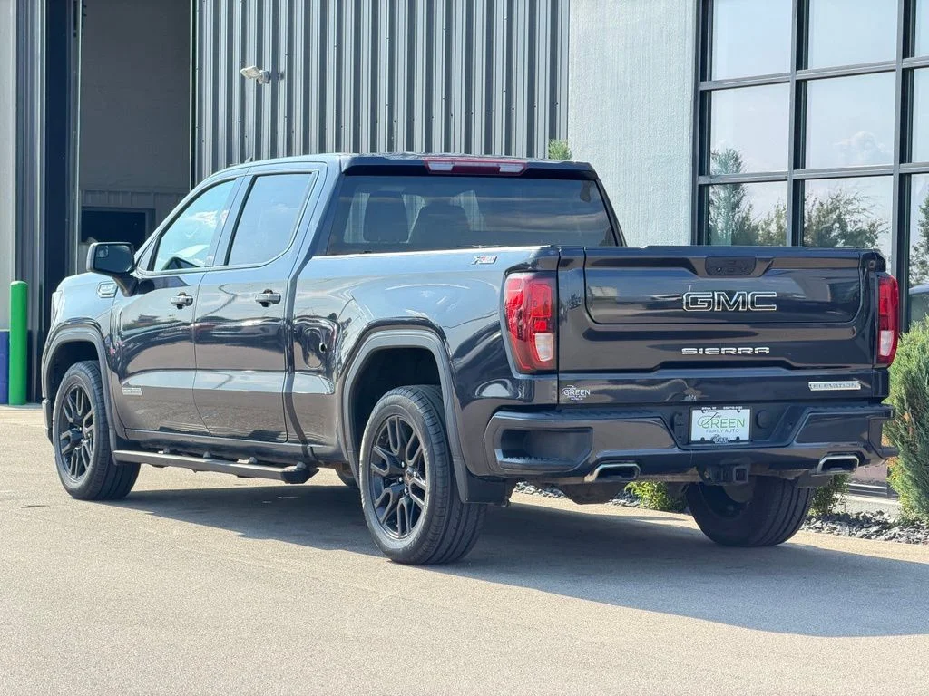 Used 2022 Gray GMC Elevation image 3