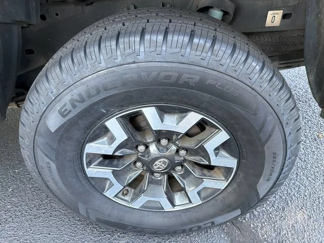 Used 2016 White Toyota SR5 image 19