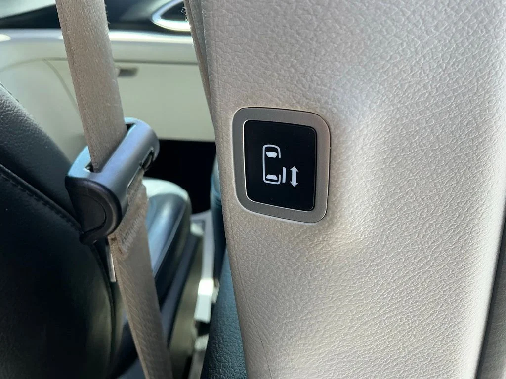 Used 2021 White Chrysler Touring L image 19