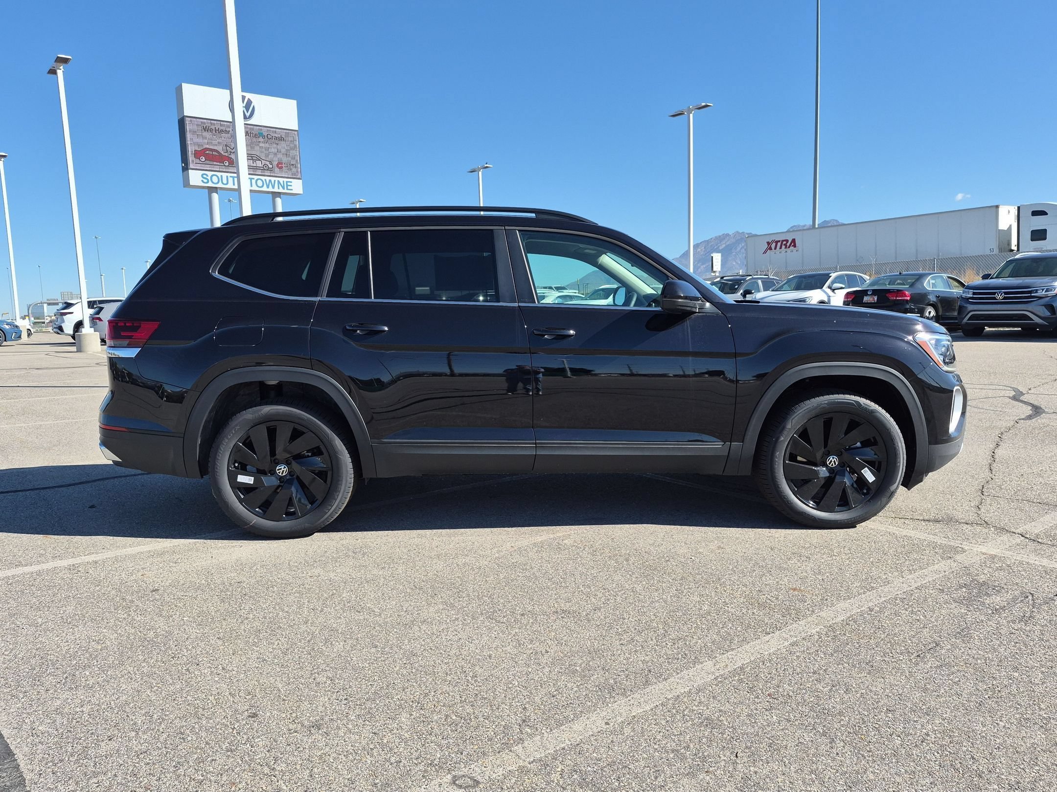 New 2026 Deep Black Pearl Volkswagen 2.0T SE w/Technology image 2