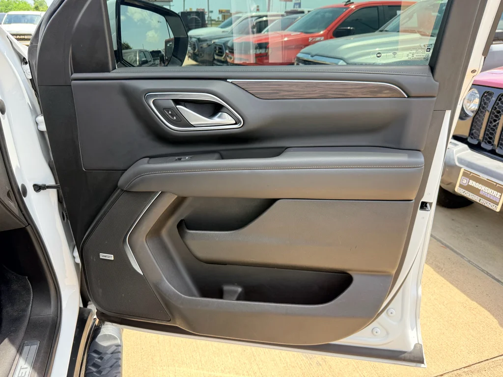 Used 2022 Summit White Chevrolet Z71 image 13
