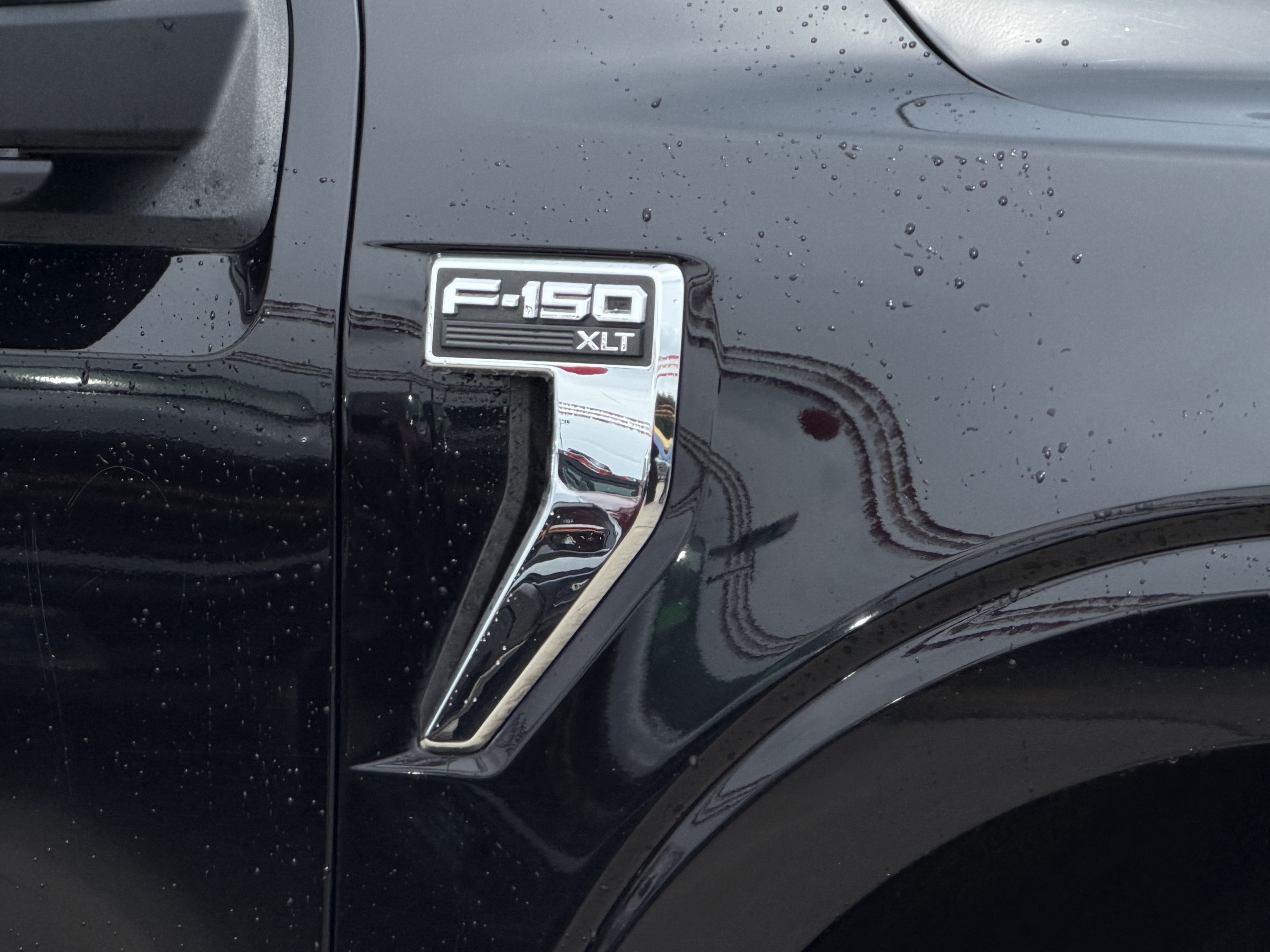Used 2022 Agate Black Metallic Ford XLT image 4
