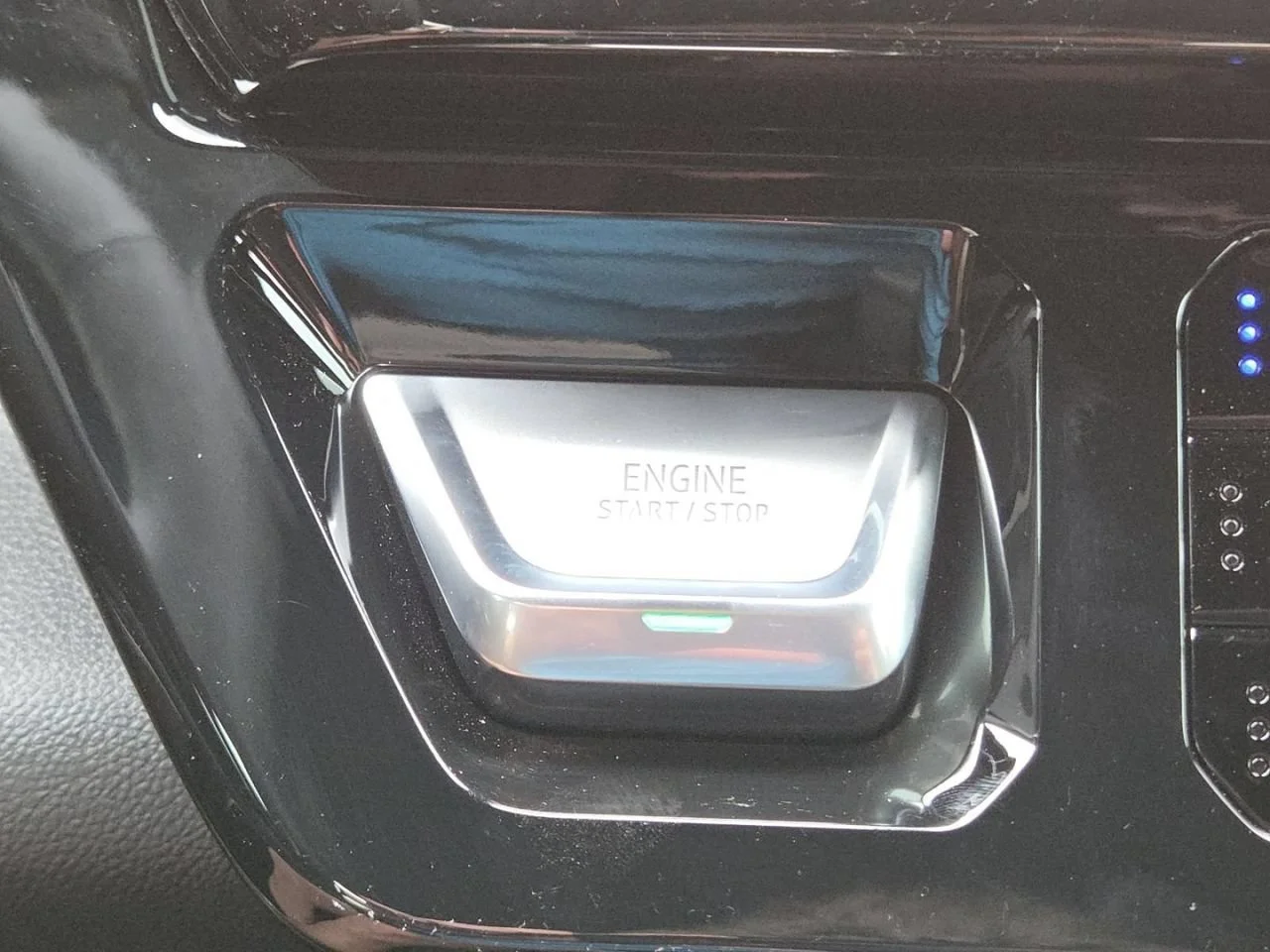 New 2026 Sterling Metallic GMC AT4X image 13