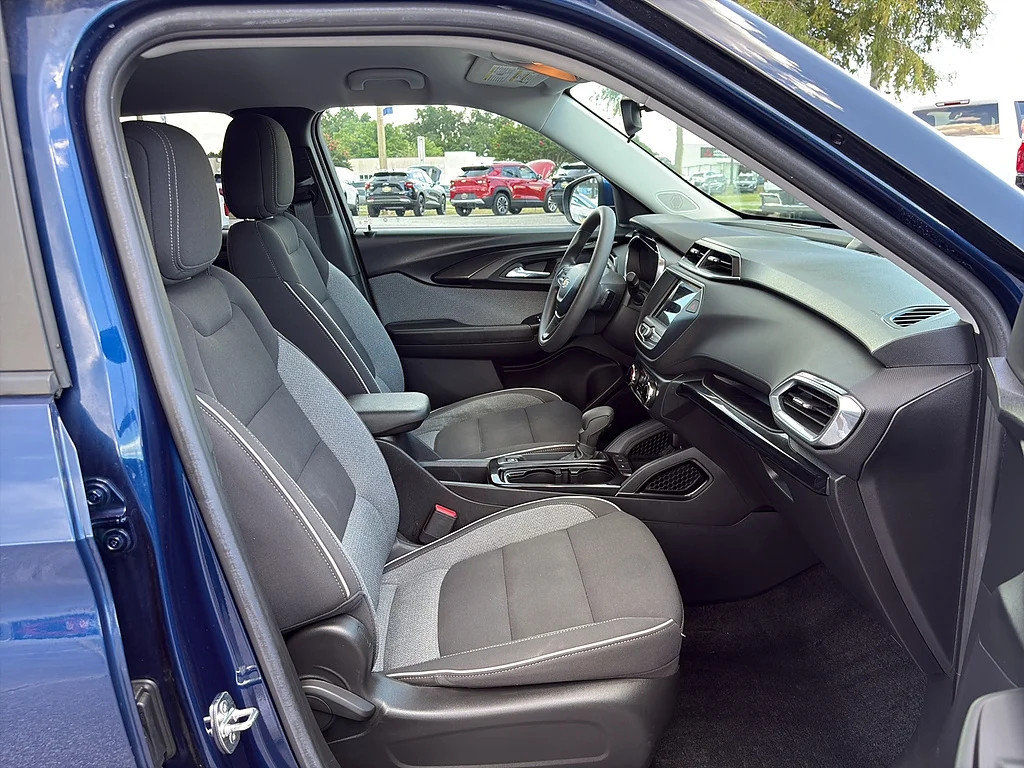 Used 2023 Blue Glow Metallic Chevrolet  image 16