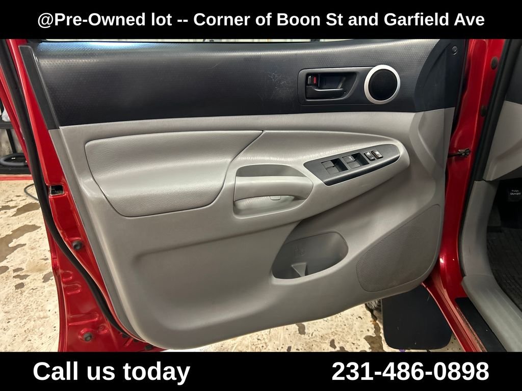 Used 2015 Red Toyota Base image 15