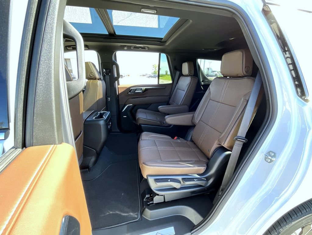 New 2026 Polar White Tricoat Chevrolet High Country image 19