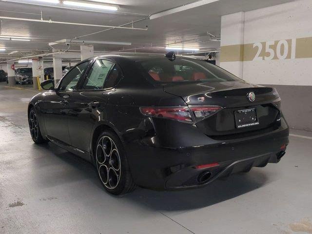 New 2025 Vulcano Black Metallic Exterior Paint Alfa Romeo  image 5