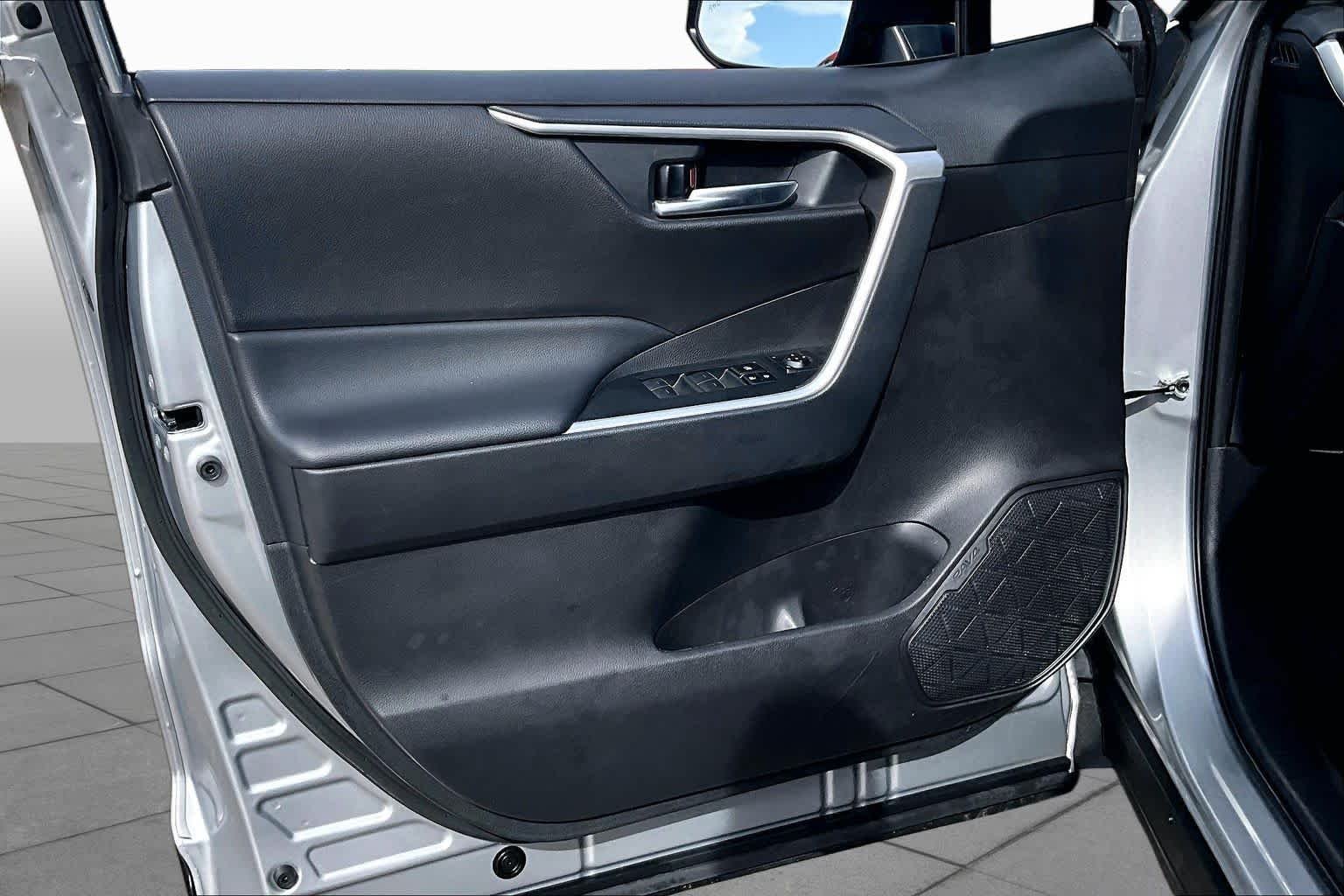 Used 2024 Silver Sky Metallic Toyota XLE image 21