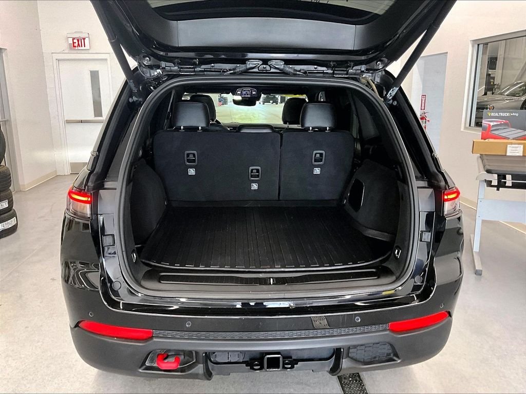 Used 2022 Diamond Black Crystal Pearlcoat Jeep Trailhawk image 35