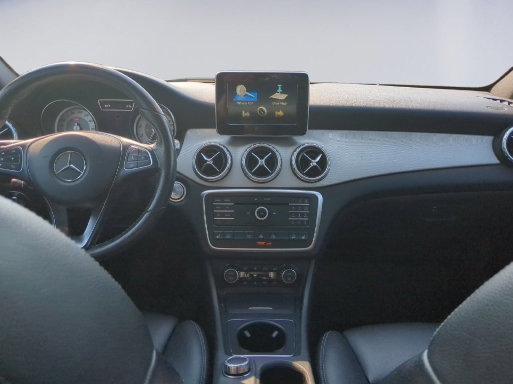 Used 2017  Mercedes-Benz GLA 250 image 13