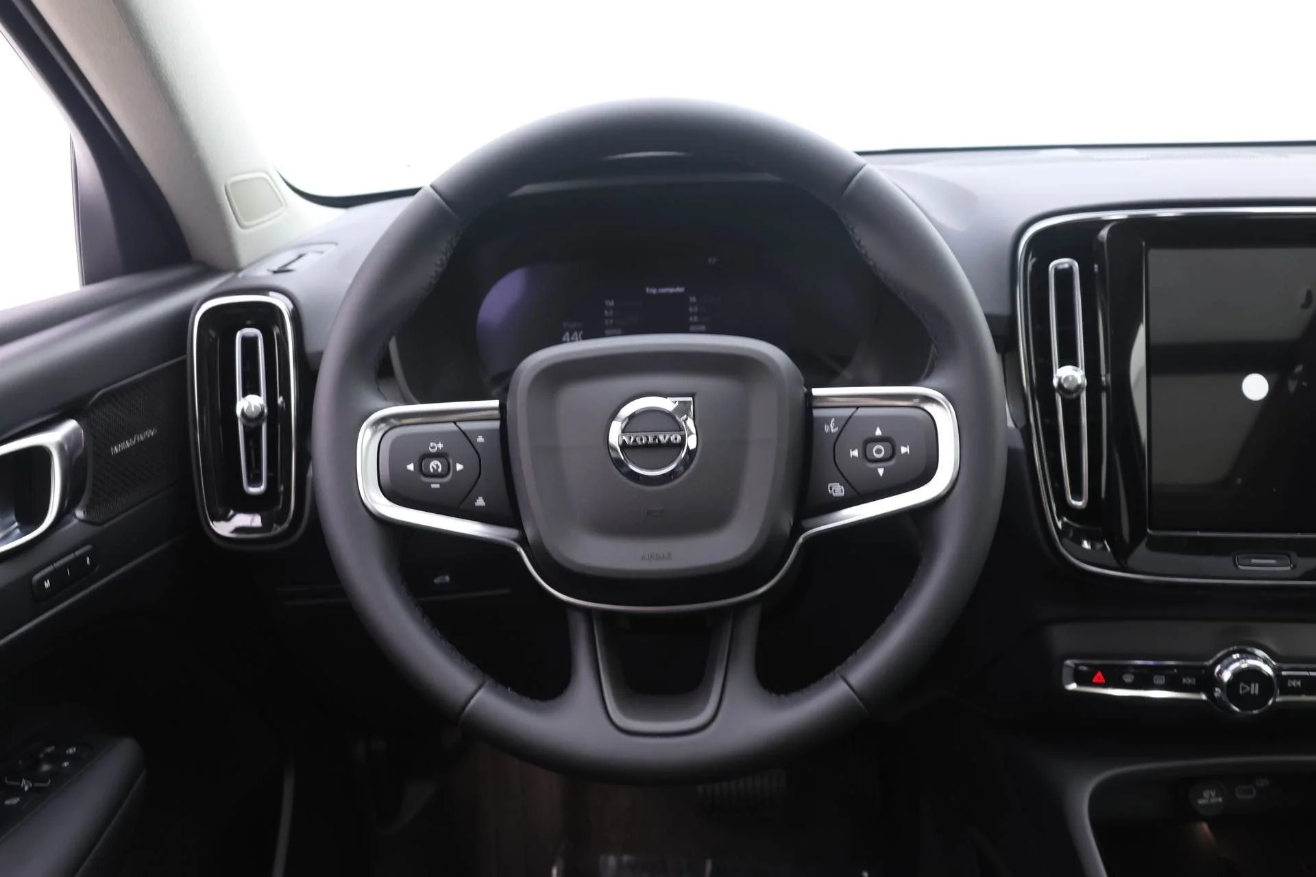 2025 Volvo XC40 Ultra - Photo 13