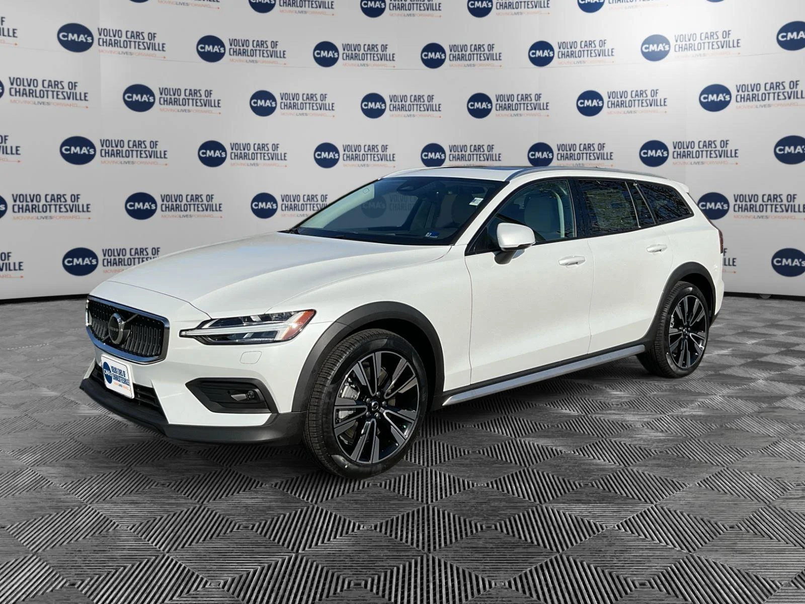 2026 Volvo V60 Cross Country B5 Ultra AWD's photo