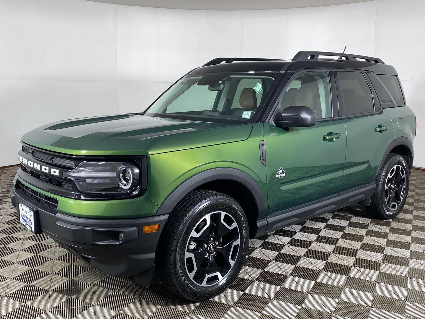 Used 2024 Eruption Green Ford Outer Banks image 27
