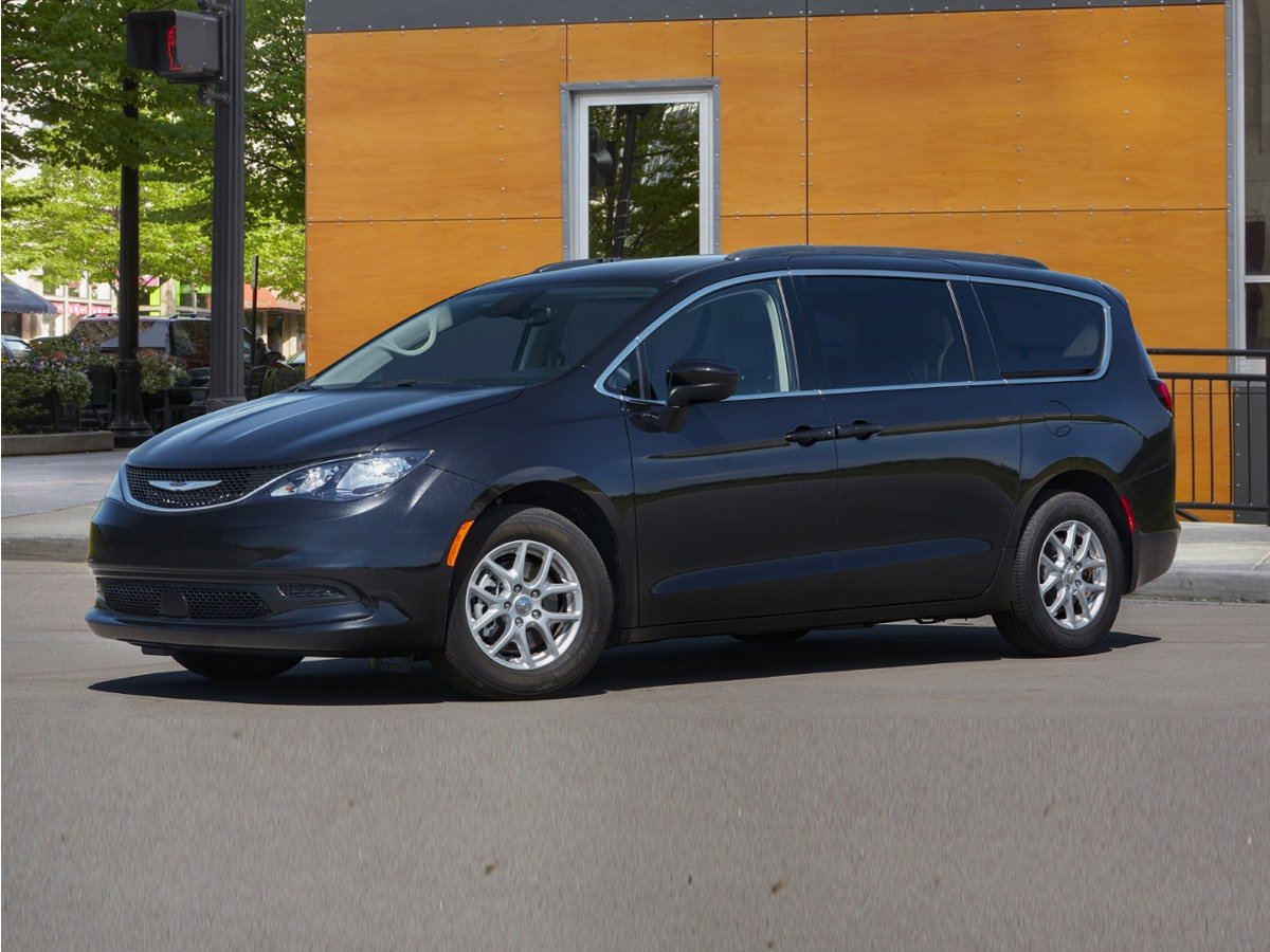2021 Chrysler Voyager's photo