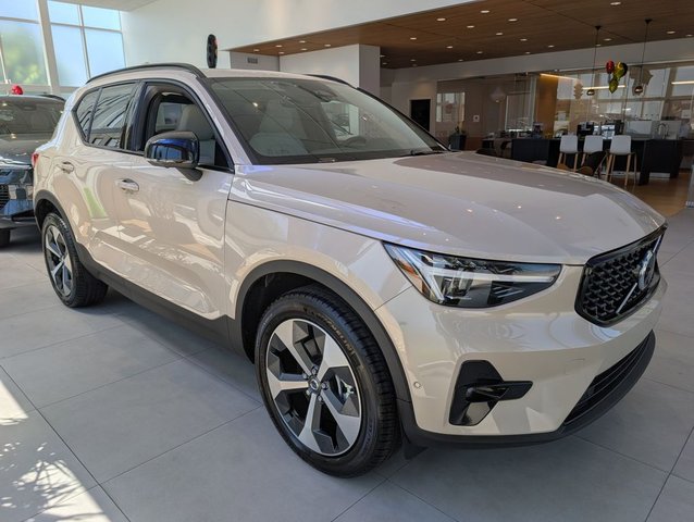 2026 Volvo XC40 B5 Plus
