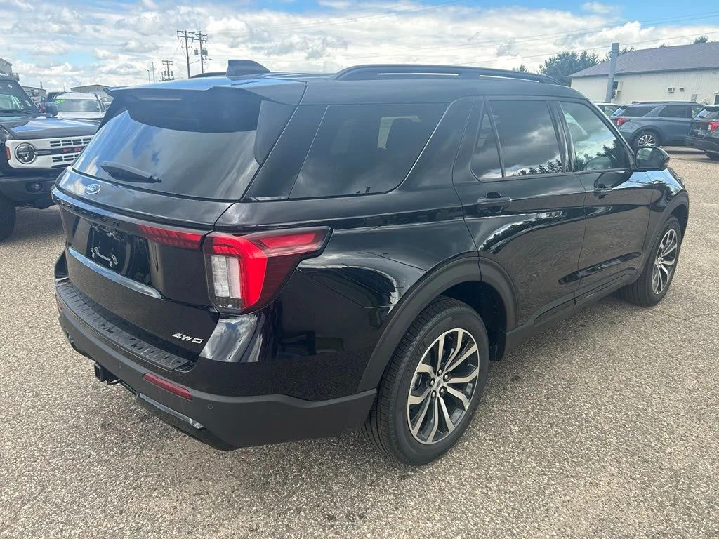 New 2026 Agate Black Metallic Ford ST-Line image 7