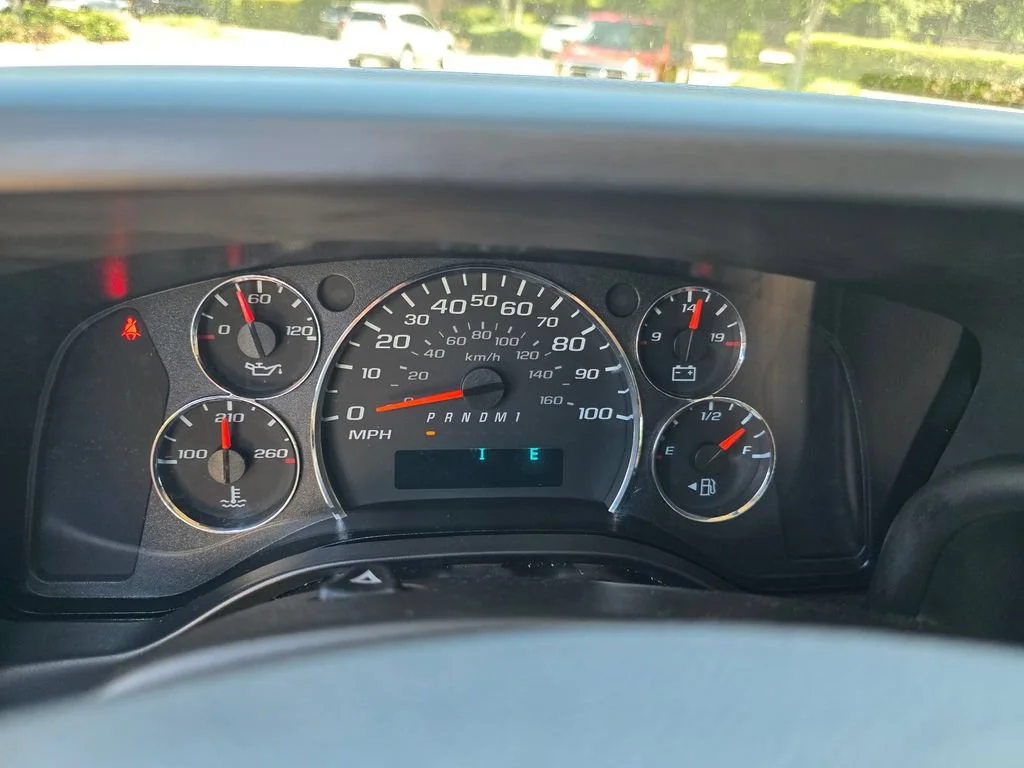 Used 2025 Summit White Chevrolet 1LT image 19