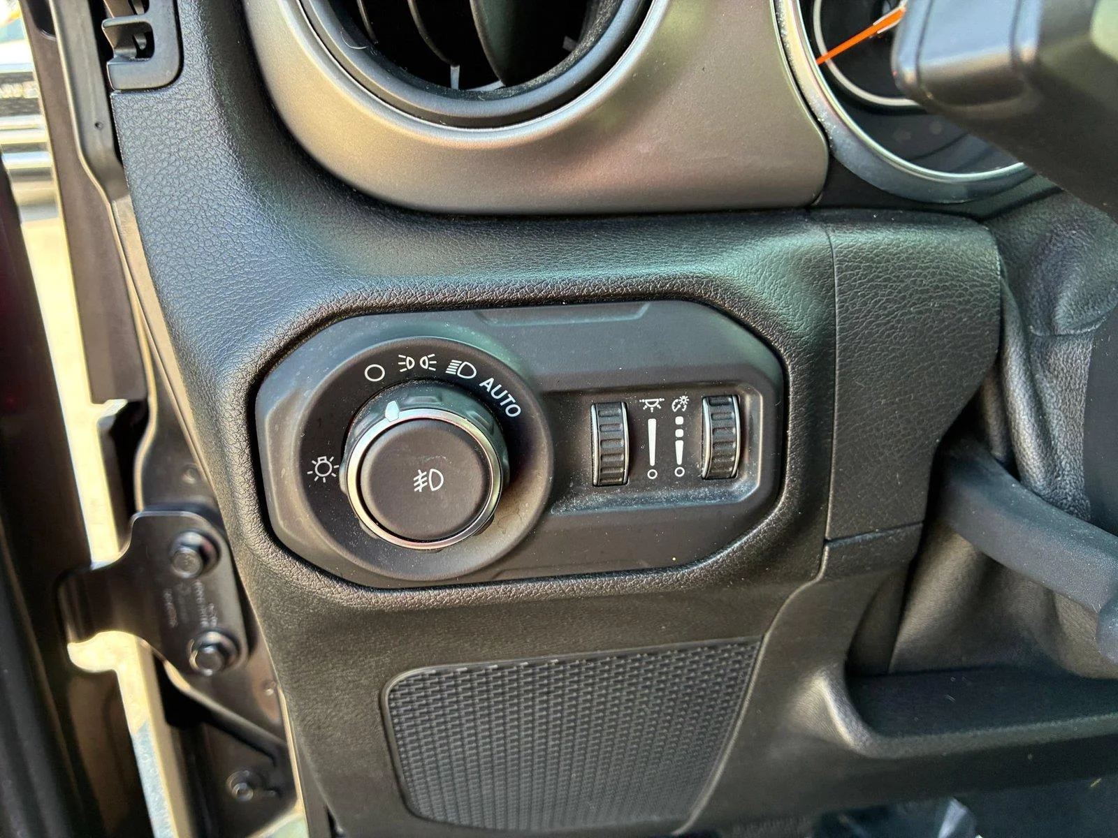 Used 2021 Granite Crystal Metallic Clearcoat Jeep Unlimited Sport S image 14