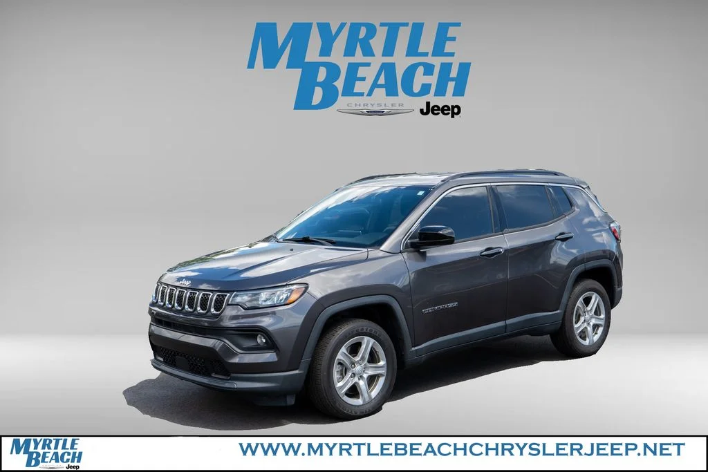 Used 2023 Crystal Metallic Jeep Latitude image 2
