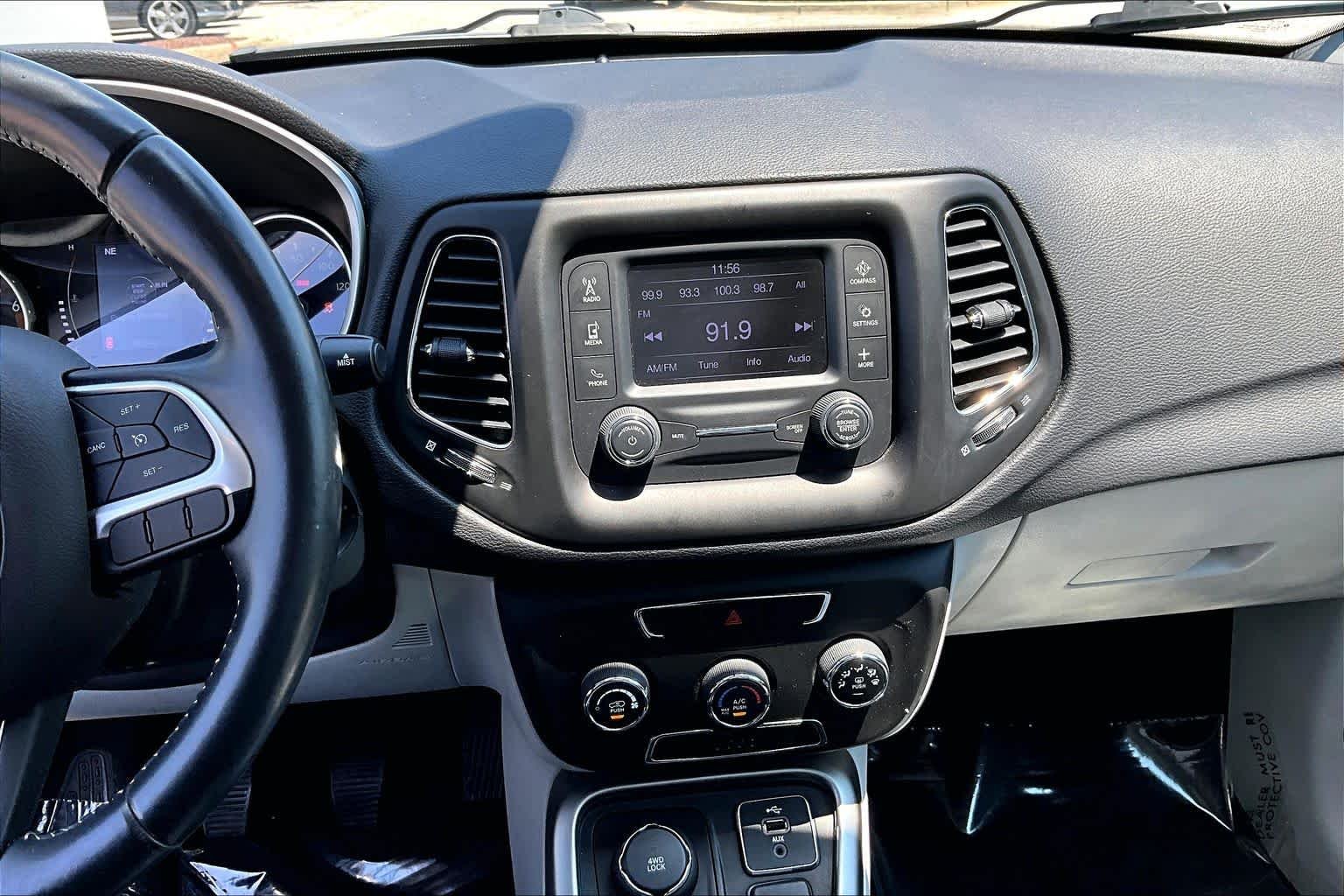 Used 2018 Laser Blue Pearlcoat Jeep Latitude image 34