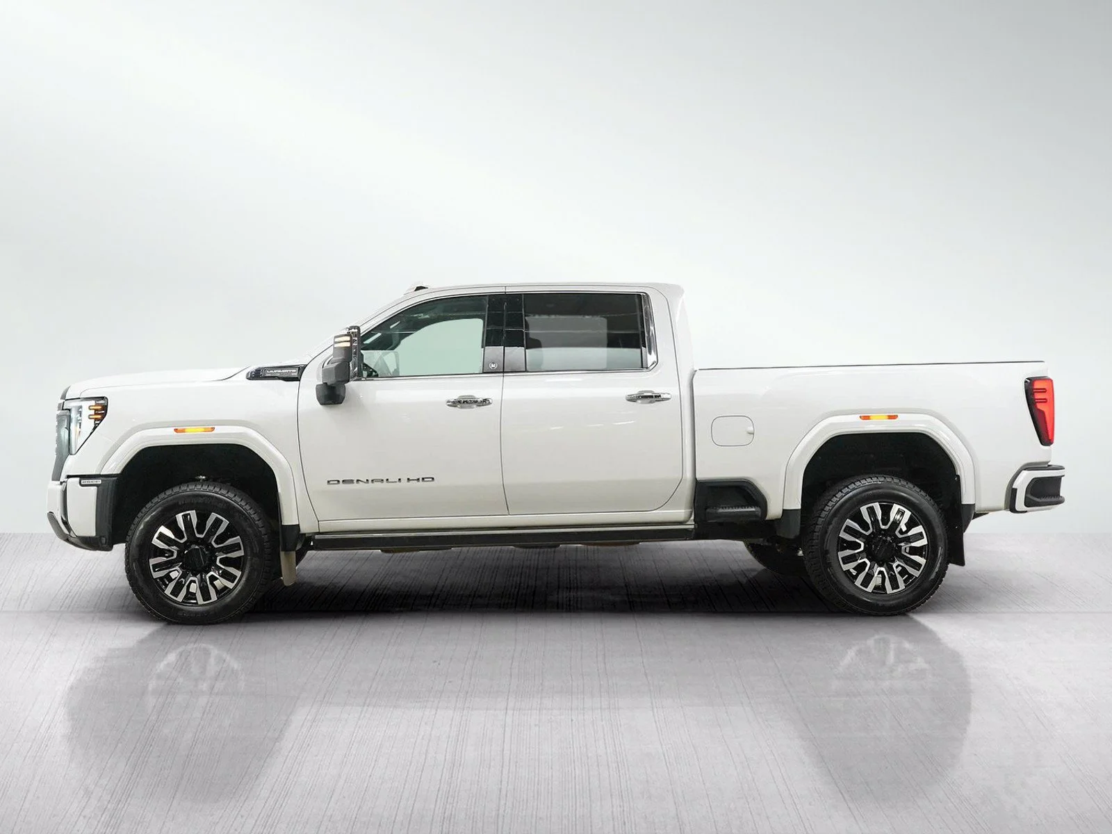 Used 2024 GMC Sierra 2500HD Denali Ultimate with VIN 1GT19XEY8RF281587 for sale in Bloomington, Minnesota