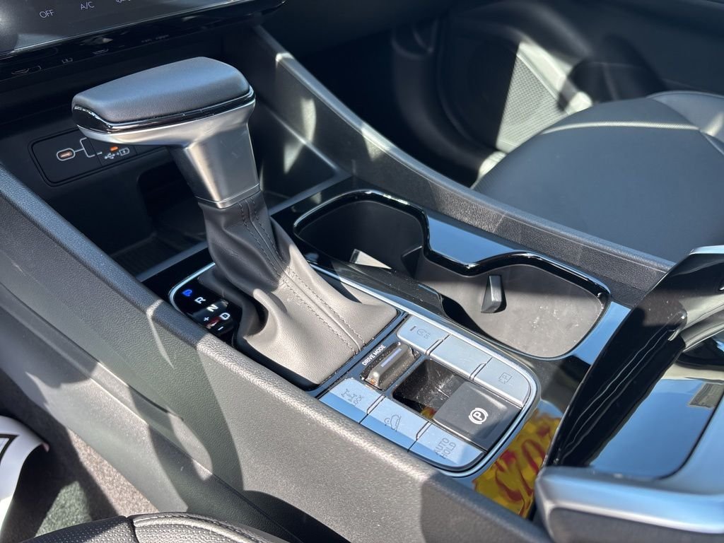 Certified Used 2025 Gray Hyundai SEL Convenience image 17