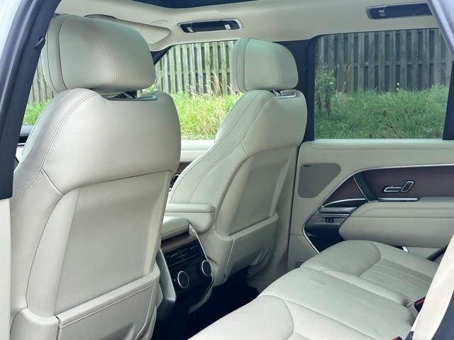Used 2023 Fuji White Land Rover SE image 18