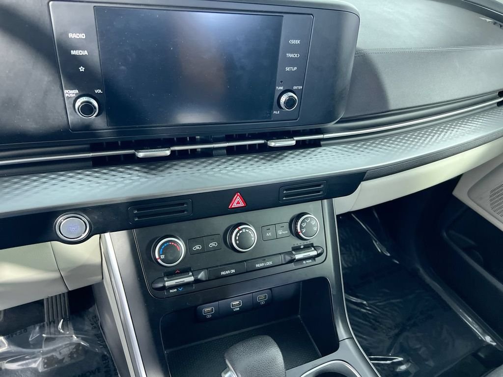Certified Used 2024  Kia LX image 23