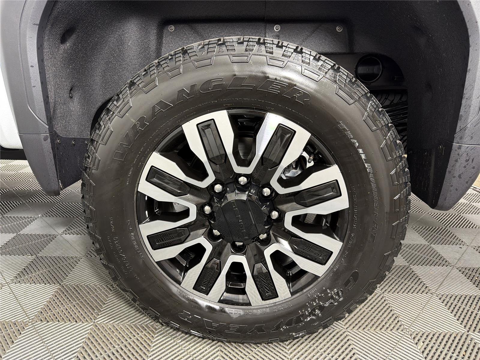 New 2026 Glacier White Tricoat GMC Denali Ultimate image 19