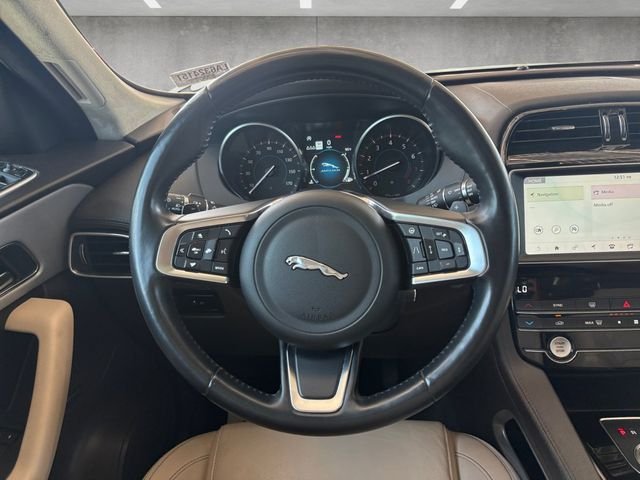 Used 2020 White Jaguar 25t Prestige image 22