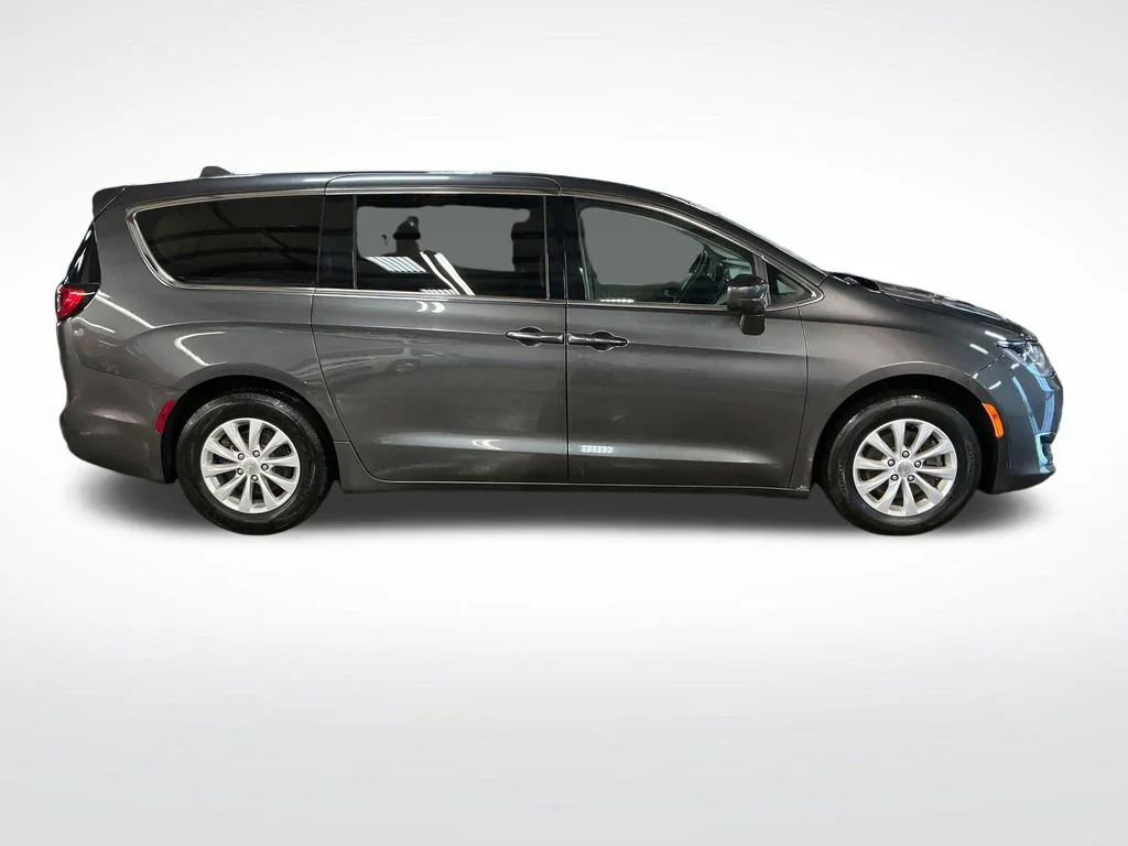 Used 2018 Gray Chrysler Touring Plus image 7