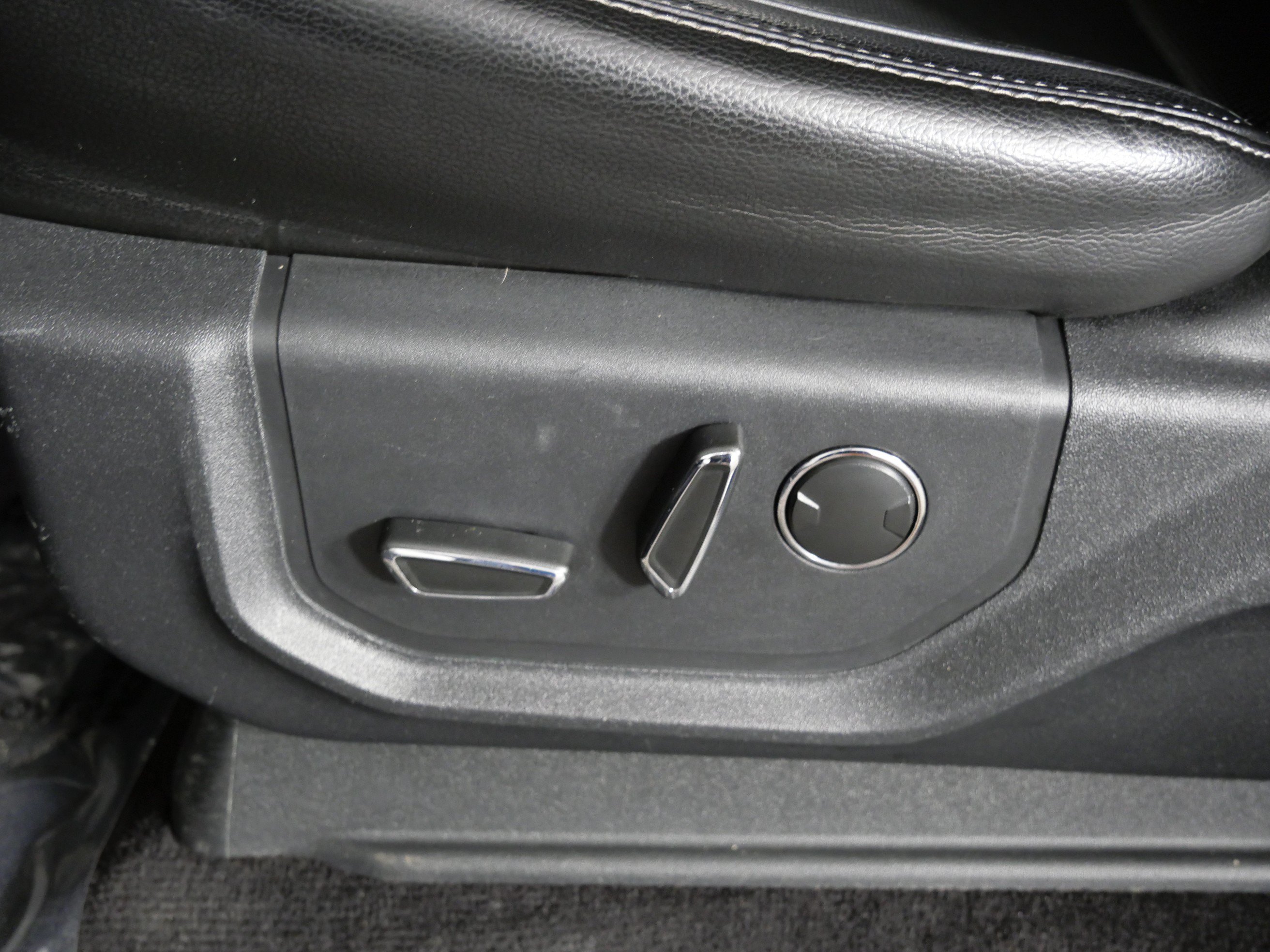 Used 2016 Shadow Black Ford Lariat image 20